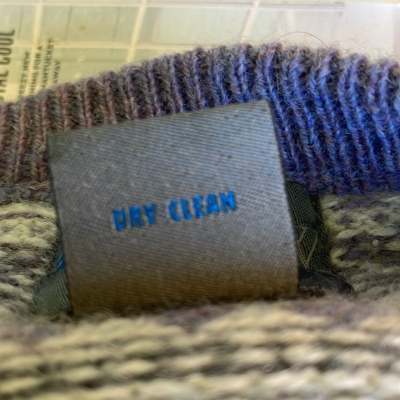 Scandinavian style 100% wool sweater, metal buttons - Picture 7 of 7